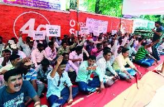 Elgar for contractual power workers 'permanent' | कंत्राटी वीज कामगारांचा ‘कायम’साठी एल्गार Elgar for contractual power workers 'permanent' | कंत्राटी वीज कामगारांचा ‘कायम’साठी एल्गार