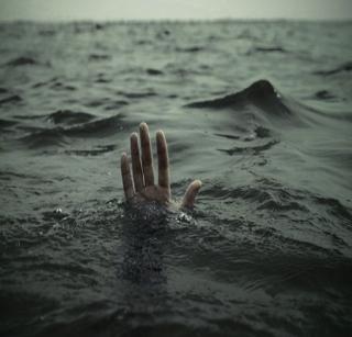 Two water mules in Pawana dam are submerged | पवना धरणात मुंब्य्रातील दोन बुडाले Two water mules in Pawana dam are submerged | पवना धरणात मुंब्य्रातील दोन बुडाले