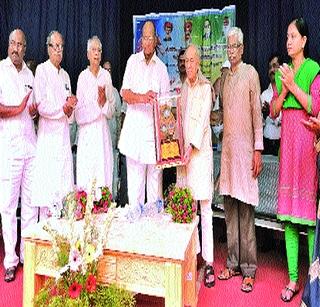 Opposition of the rulers to the scientific role of Savarkar | सावरकरांच्या शास्त्रशुद्ध भूमिकेला सत्ताधाऱ्यांचा विरोध Opposition of the rulers to the scientific role of Savarkar | सावरकरांच्या शास्त्रशुद्ध भूमिकेला सत्ताधाऱ्यांचा विरोध