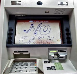 The scarcity of money in the ATM | एटीएममध्ये पैशांचा तुटवडा The scarcity of money in the ATM | एटीएममध्ये पैशांचा तुटवडा