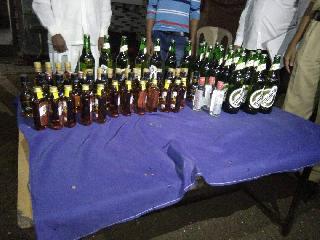 Police raid on Hotel Kavala's Ketan Khan | हॉटेल करवलीच्या कुटनखान्यावर पोलिसांचा छापा