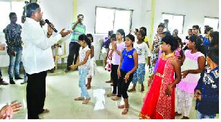 Chandrakant Das sang kaleidi song | चंद्रकांतदादांनी गायले कोळीगीत Chandrakant Das sang kaleidi song | चंद्रकांतदादांनी गायले कोळीगीत