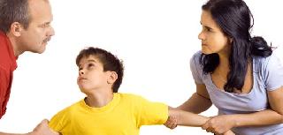 Caution: Before the children Then children will be lost! | सावधान: मुलांसमोर भांडताय? मग मुलांना गमावून बसाल! Caution: Before the children Then children will be lost! | सावधान: मुलांसमोर भांडताय? मग मुलांना गमावून बसाल!