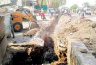 Geo company has opened the pipeline | जिओ कंपनीने फोडली पाईपलाईन