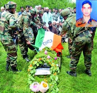 Killed by a young military officer in Kashmir, kidnapped | तरुण लष्करी अधिकाऱ्याची काश्मिरात अपहरण करून हत्या Killed by a young military officer in Kashmir, kidnapped | तरुण लष्करी अधिकाऱ्याची काश्मिरात अपहरण करून हत्या