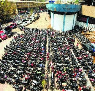 Every eight hours to be used by Mumbai | मुंबईतून दर आठ तासाला होतेय वाहनचोरी... Every eight hours to be used by Mumbai | मुंबईतून दर आठ तासाला होतेय वाहनचोरी...