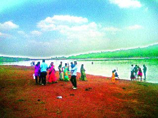 A crowd of tourists on Kass Lake | कास तलावावर पर्यटकांची गर्दी A crowd of tourists on Kass Lake | कास तलावावर पर्यटकांची गर्दी