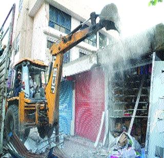 Mumrur rallied after widening the roads | रस्ते रुंदीकरणानंतर फेरीवाले झाले मग्रुर Mumrur rallied after widening the roads | रस्ते रुंदीकरणानंतर फेरीवाले झाले मग्रुर
