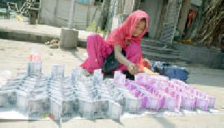 Notes 'Wallet': | नोटांचे ‘वॅलेट’ : Notes 'Wallet': | नोटांचे ‘वॅलेट’ :