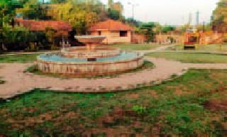 The only childhood was born | एकमेव बालोद्यानाची झाली अधोगती