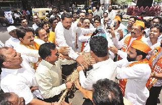 Demonstrations in the district by the demon | दानवेंच्या वक्तव्याने जिल्ह्यात दाणादाण Demonstrations in the district by the demon | दानवेंच्या वक्तव्याने जिल्ह्यात दाणादाण