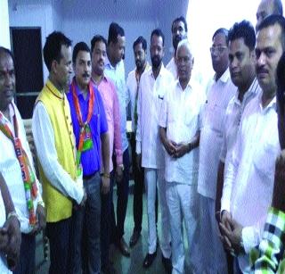 Finally, the BJP came to the conclusion of the rebels in Kharghar | खारघरमध्ये बंडखोरांच्या मनधरणीत अखेर भाजपाला आले यश Finally, the BJP came to the conclusion of the rebels in Kharghar | खारघरमध्ये बंडखोरांच्या मनधरणीत अखेर भाजपाला आले यश