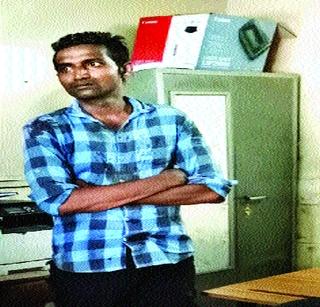 Dombivli's brave woman caught a thief | डोंबिवलीच्या धाडसी महिलेने चोराला पकडले Dombivli's brave woman caught a thief | डोंबिवलीच्या धाडसी महिलेने चोराला पकडले