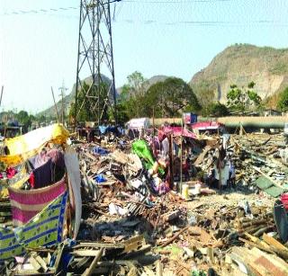 Shantanagara slums removed | शंकरनगरमधील झोपड्या हटविल्या Shantanagara slums removed | शंकरनगरमधील झोपड्या हटविल्या