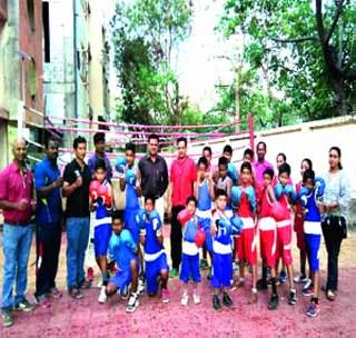 The team departs for the state level boxing championship | राज्यस्तरीय मुष्टियुद्ध स्पर्धेकरिता संघ रवाना