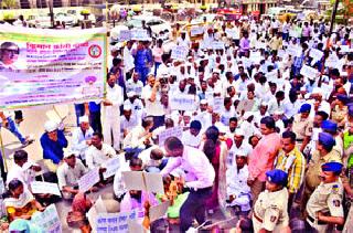 Kisan Kranti Morcha's Collector Office | किसान क्रांती मोर्चाची जिल्हाधिकारी कार्यालयाला धडक