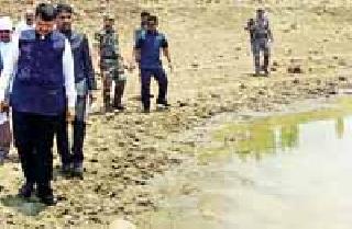 Chief Minister's helicopter landed at the lake in Balanpeth | अन् बामनपेठच्या तलावात उतरले मुख्यमंत्र्यांचे हेलिकॉप्टर