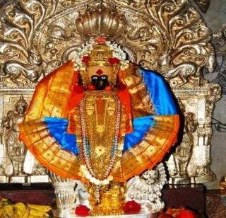 VIDEO - Range for Karveer Niwas | VIDEO- करवीर निवासिनीच्या दर्शनासाठी रांगा VIDEO - Range for Karveer Niwas | VIDEO- करवीर निवासिनीच्या दर्शनासाठी रांगा