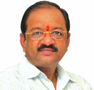 MP Gopal Shetty's daughter is in the house | खासदार गोपाळ शेट्टी यांचा पालिकेला घरचा आहेर MP Gopal Shetty's daughter is in the house | खासदार गोपाळ शेट्टी यांचा पालिकेला घरचा आहेर