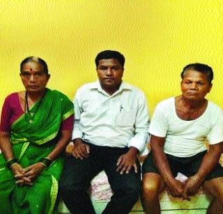 In the village of Chinchoti, the family of the lawyer is denied | चिंचोटी गावात वकिलाच्या कुटुंबाला टाकले वाळीत In the village of Chinchoti, the family of the lawyer is denied | चिंचोटी गावात वकिलाच्या कुटुंबाला टाकले वाळीत
