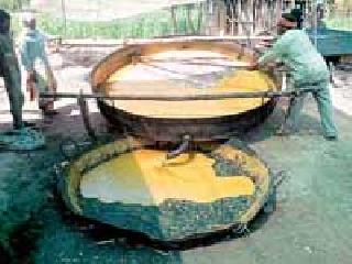 Goal kidney lets farming a new direction! | गुळाच्या गुऱ्हाळाने शेतीला नवी दिशा!