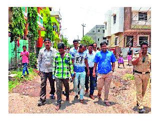 'Warat' from thieves | चोरट्यांची परिसरातून ‘वरात’