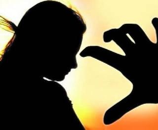 Fearless again in Delhi! Rape woman in moving train | दिल्लीत पुन्हा निर्भया! धावत्या गाडीमध्ये महिलेवर बलात्कार Fearless again in Delhi! Rape woman in moving train | दिल्लीत पुन्हा निर्भया! धावत्या गाडीमध्ये महिलेवर बलात्कार