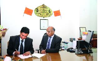 Savitribai Phule, Chancellor of Pune University, Chancellor Devanand Shinde | सावित्रीबाई फुले पुणे विद्यापीठाच्या प्रभारी कुलगुरूपदी देवानंद शिंदे Savitribai Phule, Chancellor of Pune University, Chancellor Devanand Shinde | सावित्रीबाई फुले पुणे विद्यापीठाच्या प्रभारी कुलगुरूपदी देवानंद शिंदे