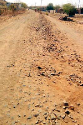 Road to the Kakadwara Rehabilitation Road | काकडदरा पुनर्वसनातील रस्त्याची दुरवस्था