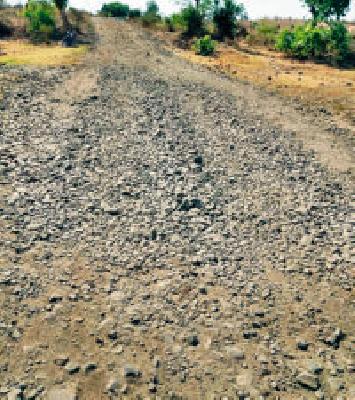 Due to bridge failure at Choromari, the risk of accidents is due | चोरउमरी येथे पुलाअभावी अपघाताचा धोका