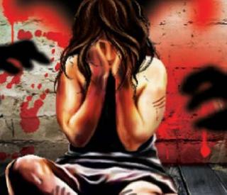 Doctor 10 year old miscarriages to do | डॉक्टर 10 वर्षाच्या मुलीचा करणार गर्भपात Doctor 10 year old miscarriages to do | डॉक्टर 10 वर्षाच्या मुलीचा करणार गर्भपात