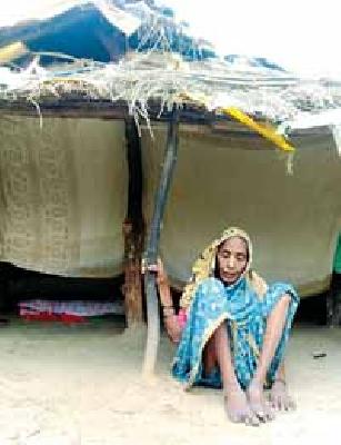 The elderly woman waiting for the house for 20 years | वृद्ध महिलेला २० वर्षांपासून घरकुलाची प्रतीक्षा