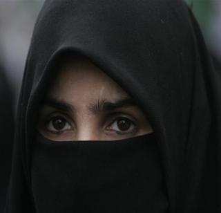 Austrian parliament bans imposed ban | ऑस्ट्रिया संसदेनं बुरख्यावर घातली बंदी Austrian parliament bans imposed ban | ऑस्ट्रिया संसदेनं बुरख्यावर घातली बंदी