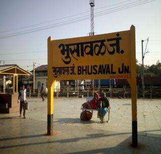 Cleanliness standards for Bhusawal, Badnera, Amravati railway stations | भुसावळ, बडनेरा, अमरावती रेल्वे स्थानकांना स्वच्छतेचे मानांकन Cleanliness standards for Bhusawal, Badnera, Amravati railway stations | भुसावळ, बडनेरा, अमरावती रेल्वे स्थानकांना स्वच्छतेचे मानांकन