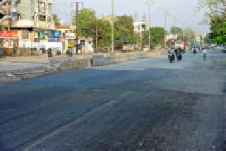 Break the collapsed cement roads | उखडलेले सिमेंट रस्ते तोडा Break the collapsed cement roads | उखडलेले सिमेंट रस्ते तोडा