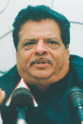 Standing in the Congress, the separation of the leaders | काँग्रेसमध्ये उभी फूट, नेत्यांची ताटातूट