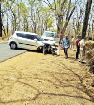 Car trunk: | कारचा चेंदमेंदा: