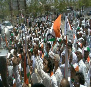 Dharanggaon Historical Front for Farmer's Charter | शेतकरी कजर्माफीसाठी धरणगावला ऐतिहासिक मोर्चा Dharanggaon Historical Front for Farmer's Charter | शेतकरी कजर्माफीसाठी धरणगावला ऐतिहासिक मोर्चा