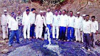 The Gram Panchayat administration will bore well | ग्रामपंचायत प्रशासनाकडून बोअरवेल