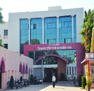 Sangamner Municipal Council approved 253 topics in unanimously | संगमनेर नगरपालिकेच्या सभेत तब्बल २५३ विषय एकमताने मंजूर Sangamner Municipal Council approved 253 topics in unanimously | संगमनेर नगरपालिकेच्या सभेत तब्बल २५३ विषय एकमताने मंजूर