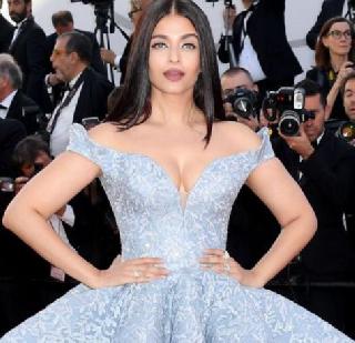 Aishwarya's red carpet on Cannes's red carpet | कान्सच्या रेड कार्पेटवर ऐश्वर्याचा जलवा Aishwarya's red carpet on Cannes's red carpet | कान्सच्या रेड कार्पेटवर ऐश्वर्याचा जलवा