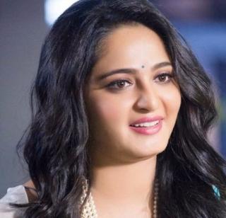 Anushka Prabhas seems to be more 'sexy'? | अनुष्काला प्रभास वाटतो जास्त ‘सेक्सी’?