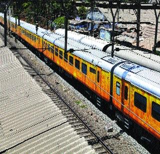 'Tejas' will run 200 km | ताशी २०० किमी धावणार ‘तेजस’ 'Tejas' will run 200 km | ताशी २०० किमी धावणार ‘तेजस’