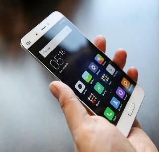 Smartphones will be cheaper by GST! Government Claims | जीएसटीमुळे स्वस्त होतील स्मार्टफोन! सरकारचा दावा