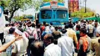 Govansh Transportation business was exposed in the accident | अपघातातून उघड झाला गोवंश वाहतुकीचा धंदा Govansh Transportation business was exposed in the accident | अपघातातून उघड झाला गोवंश वाहतुकीचा धंदा