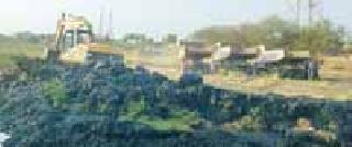 The beginning of the lake's room | तलावाच्या खोलीकरणाला सुरूवात The beginning of the lake's room | तलावाच्या खोलीकरणाला सुरूवात