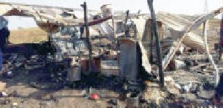 Hundreds of burnt burns in cylinder blast | सिलिंडर स्फोटात दीड लाख जळाले Hundreds of burnt burns in cylinder blast | सिलिंडर स्फोटात दीड लाख जळाले