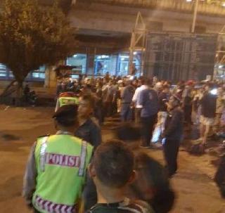 A double bomb blast in Jakarta, two killed | जकार्तामध्ये दुहेरी बॉम्बस्फोट, दोन ठार A double bomb blast in Jakarta, two killed | जकार्तामध्ये दुहेरी बॉम्बस्फोट, दोन ठार