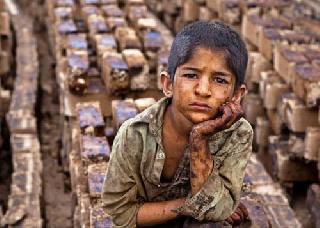Child child care, otherwise it will be premature 'mature'! | मुलांचं बालपण जपा, नाहीतर ती होतील अकाली ‘प्रौढ’ ! Child child care, otherwise it will be premature 'mature'! | मुलांचं बालपण जपा, नाहीतर ती होतील अकाली ‘प्रौढ’ !