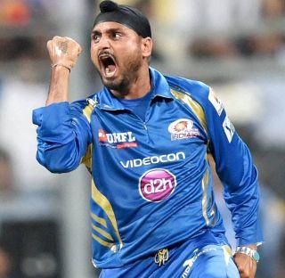 Harbhajan Singh disappointed after not playing in the final | फायनलमध्ये न खेळवल्याने हरभजन सिंग नाराज Harbhajan Singh disappointed after not playing in the final | फायनलमध्ये न खेळवल्याने हरभजन सिंग नाराज